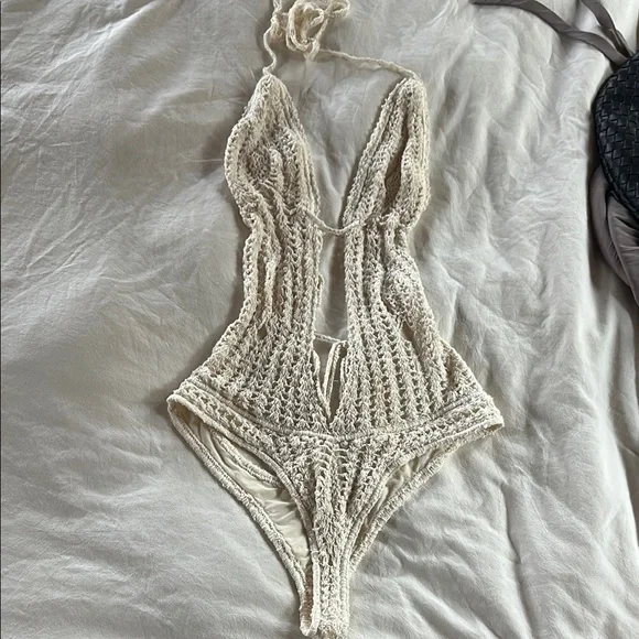 Indah Crochet Bikini - Picture 3 of 4